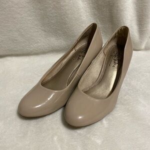 Life Stride Classic Beige Heels